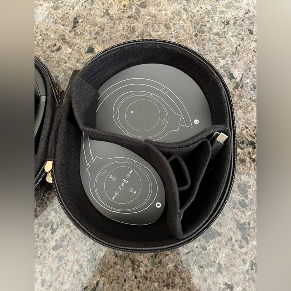 Sony WH-1000XM3 Noise Cancelling Bluetooth Headphones XM3 Like New - Picture 4 of 4